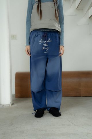 藏青色