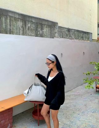 灰色