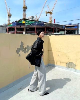 灰色