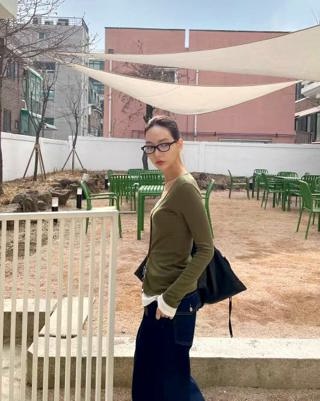 军绿色