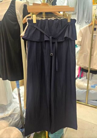 深蓝色