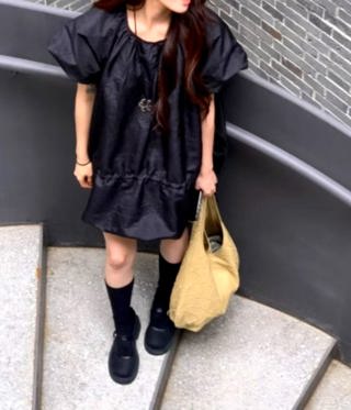 黑色
