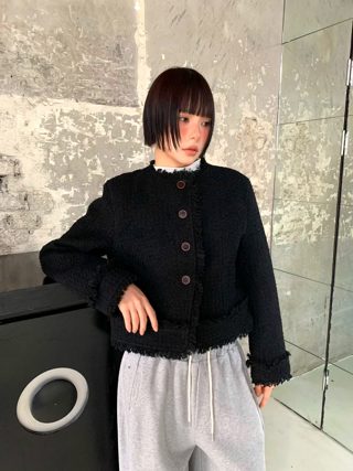 黑色