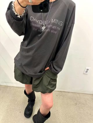 灰色