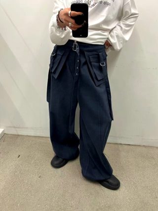 深蓝色