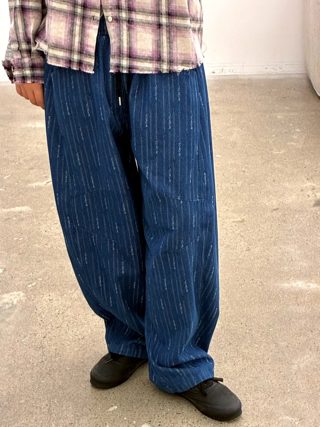 藏青色