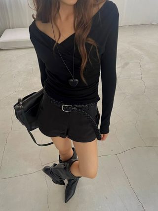 黑色