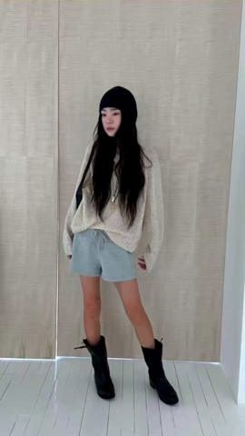 灰色