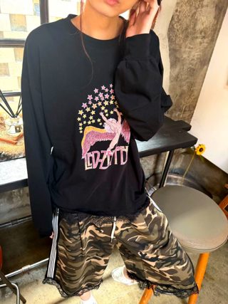 黑色