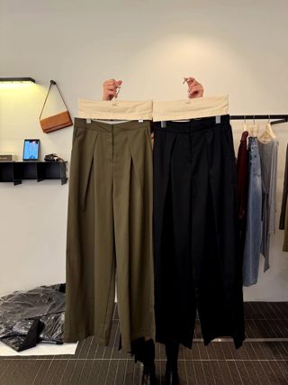 黑色