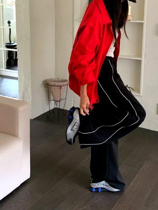 黑色