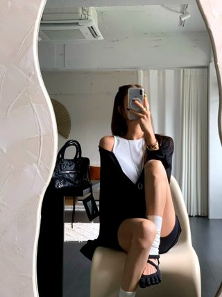 黑色