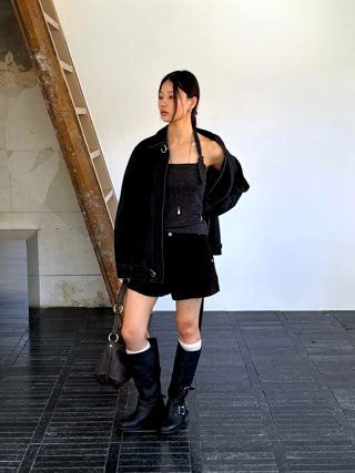 黑色