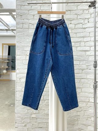 深蓝色