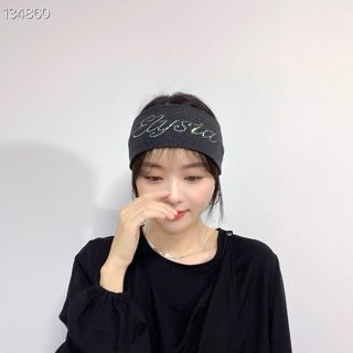 黑色