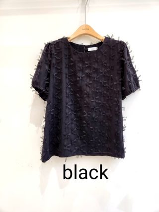 黑色