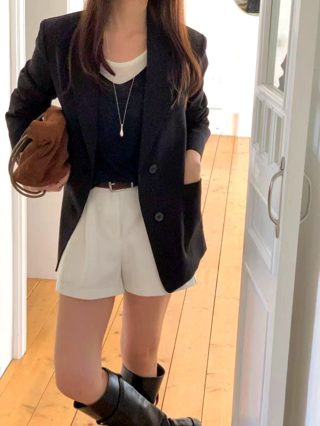 黑色
