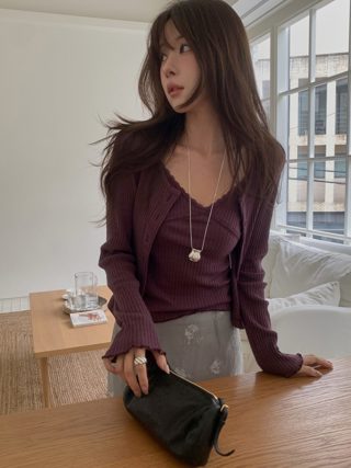 酒红色