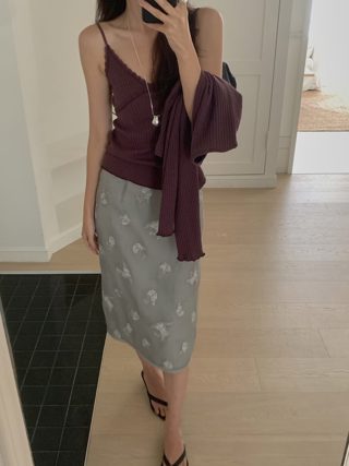 酒红色