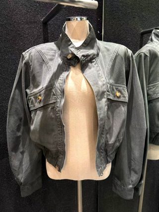 灰色
