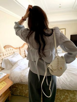 灰色