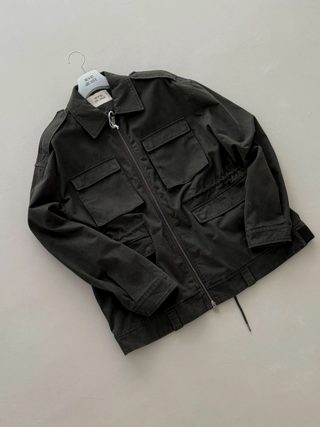 黑色