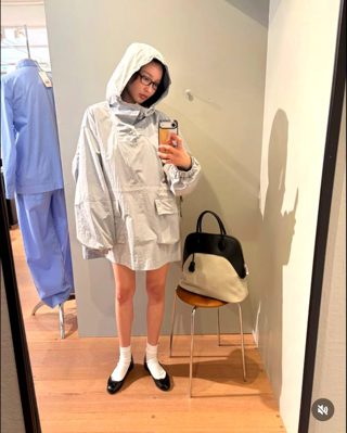 黑色