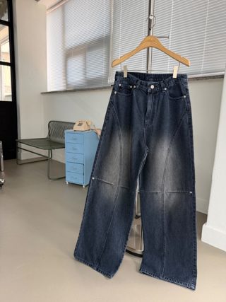 深蓝色