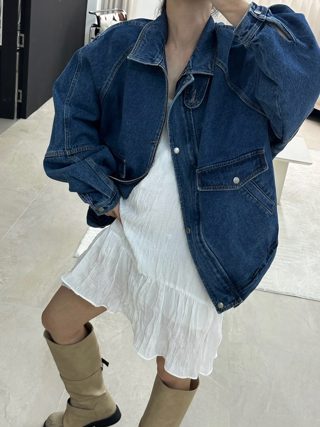 深蓝色