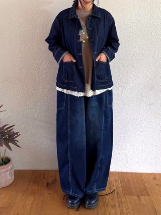 深蓝色