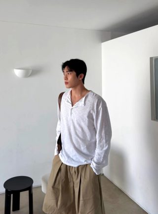 灰色