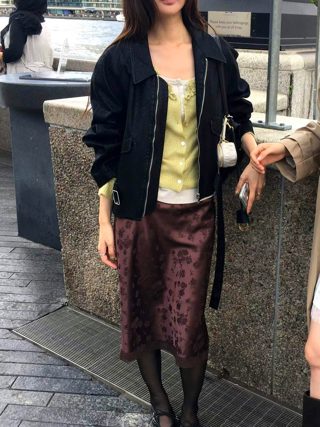 黑色