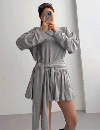灰色