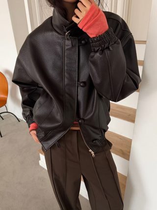 黑色