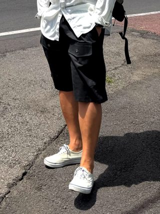 黑色