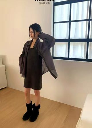 灰色