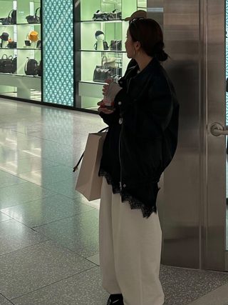 黑色