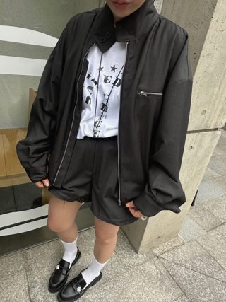 黑色