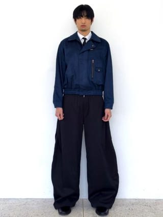 深蓝色