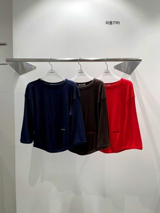 深蓝色