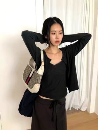 灰色
