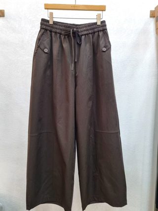 深棕色