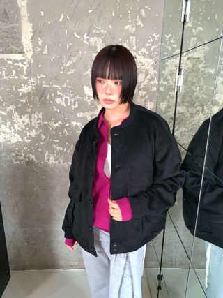 黑色