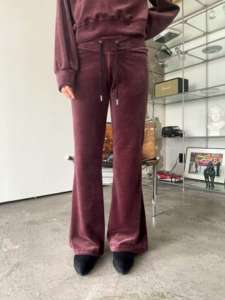 酒红色