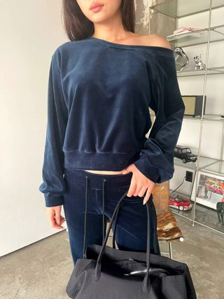 深蓝色