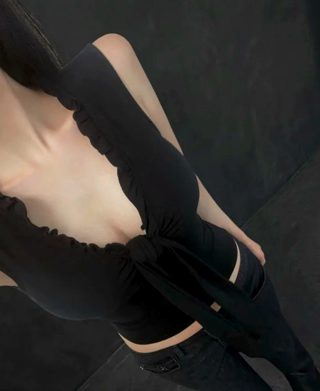 黑色