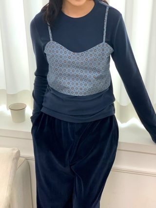 深蓝色