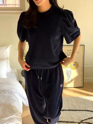深蓝色