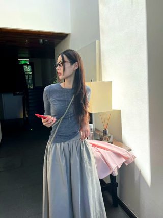灰色