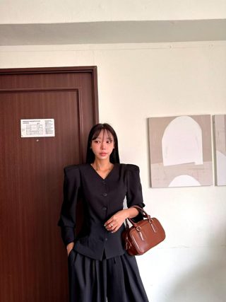 黑色